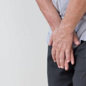 Thanh niên mua máy về nhà tự cắt bao quy đầu phải nhập viện