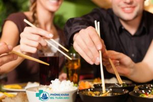 Bệnh Lậu Lây Qua Đường Ăn Uống Không? Lây Qua Những Đường Nào? 3